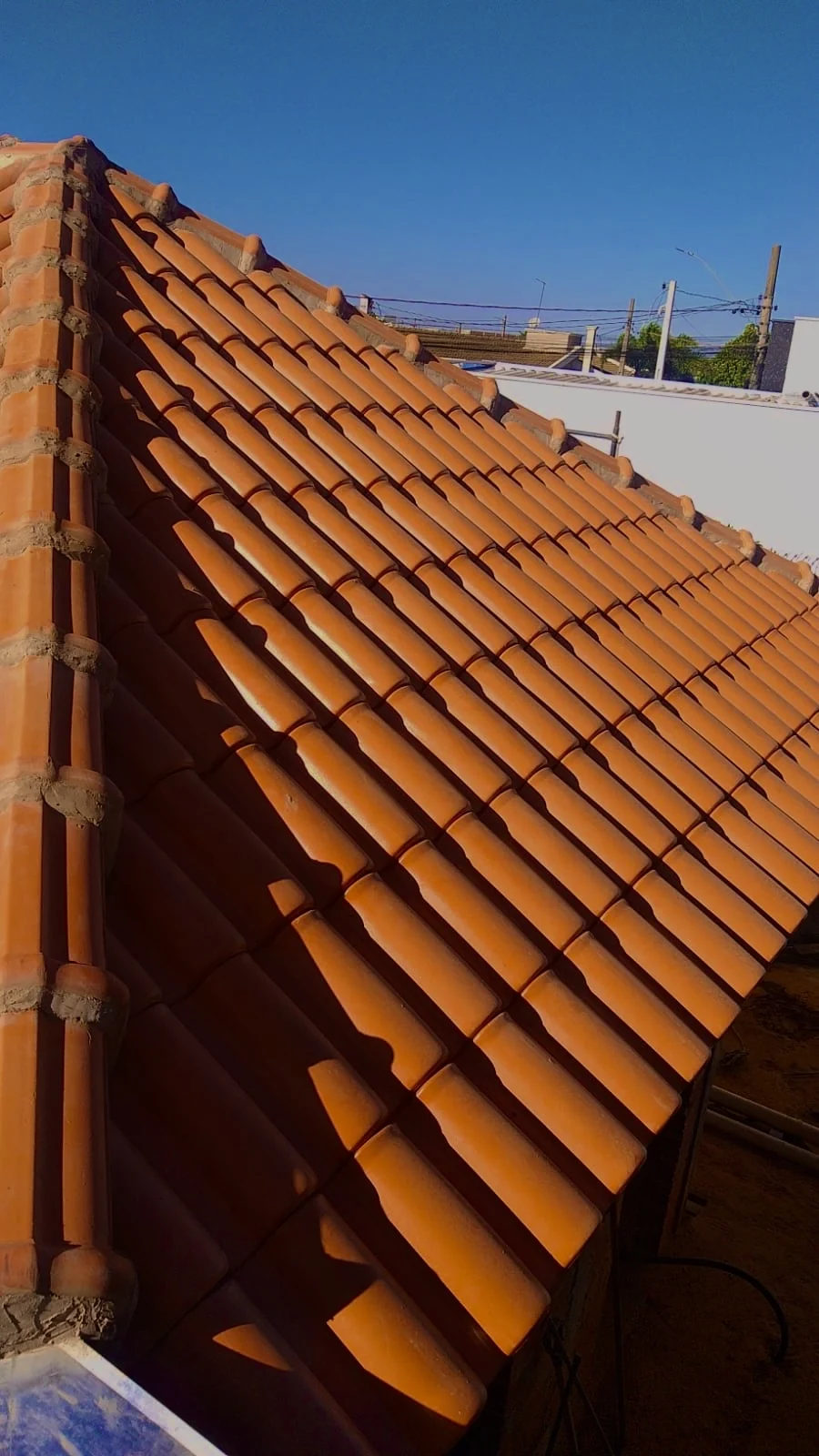 Cobertura residencial com telhas cerâmicas